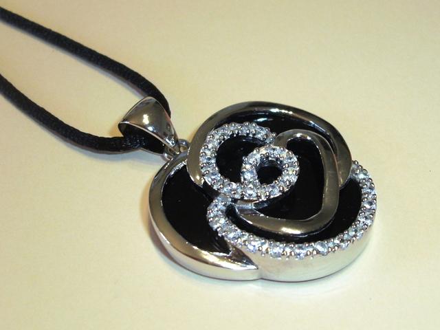 Gargantilla de Plata Flor de Onix con Circonitas blancas