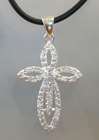 Colgante Cruz de Plata con Circonitas y Cordón Caucho