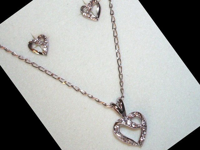 Juego Corazon de Plata con Pendientes y Gargantilla