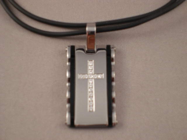 Colgante Acero con Cruz de Circonita y Cordon de Caucho