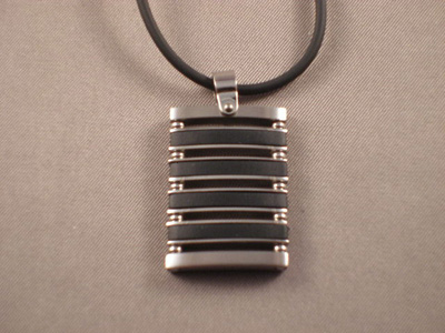 Colgante de Acero y Caucho con cordón de 50 Cm.