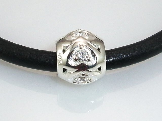 Abalorio Corazones con Circonitas de Plata