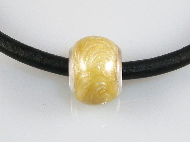 Abalorio de esmalte amarillo y Plata de ley