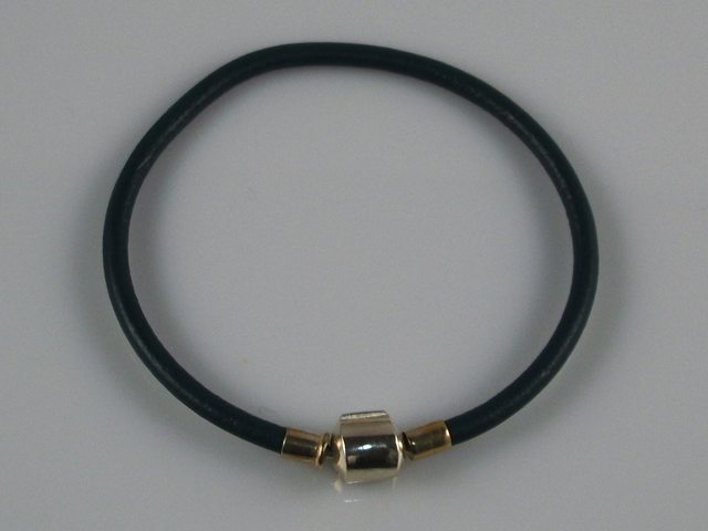Pulsera   en Piel azul y Plata de ley 18 Cm