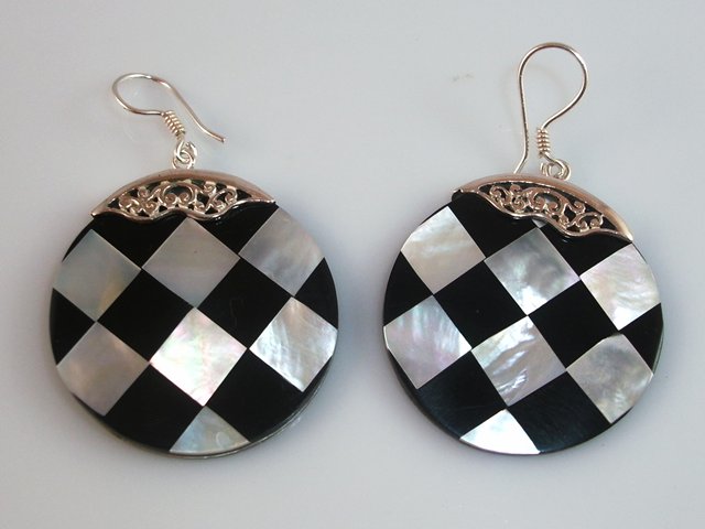 Pendientes en Plata y nacar blanco y negro
