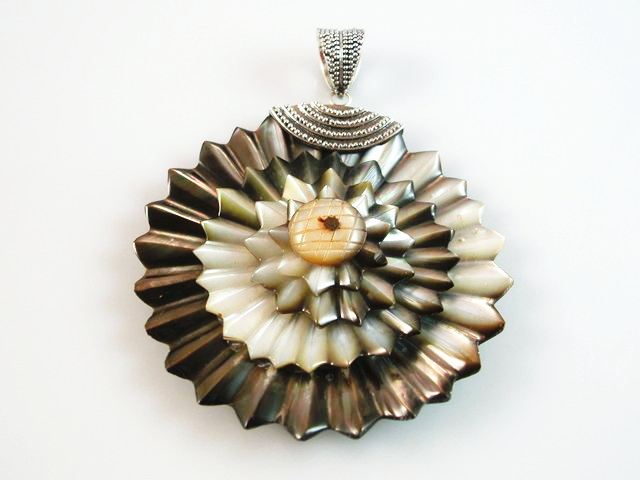 Colgante concha Flor de Loto y Plata de ley vieja