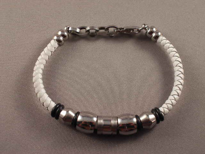 Pulsera Piel Blanca con Abalorios de Acero