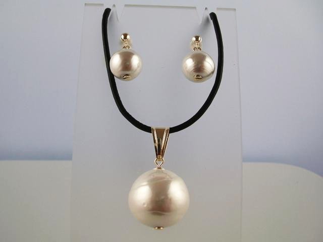 Juego Perlas con Plata de Pendientes y Gargantilla