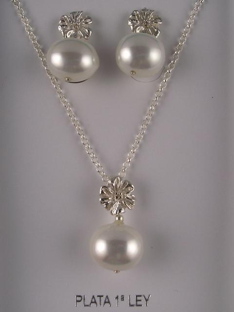 Conjunto Perlas de Nacar y Flor de Plata de Ley