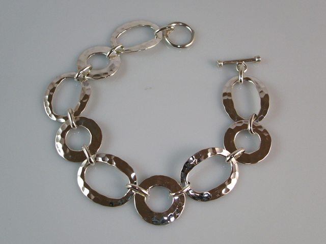 Pulsera martilleda ovalos y circulos de Plata de ley