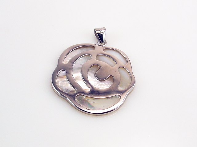 Colgante de Plata flor calada y nácar
