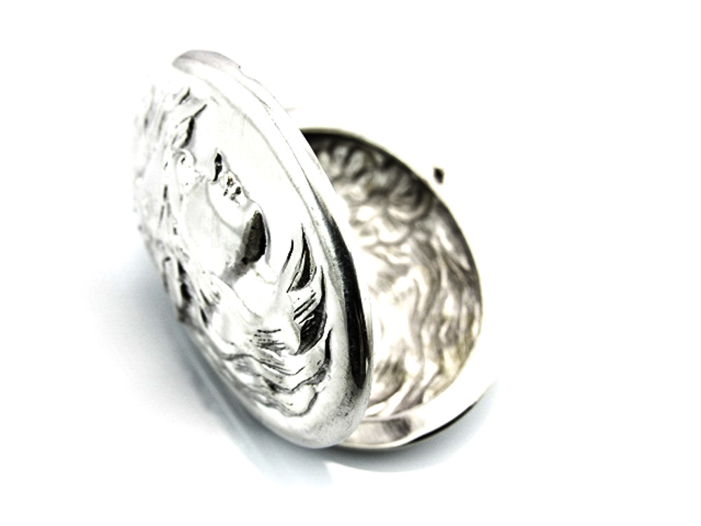 Colgante guardapelos ovalado de Plata relieve 1