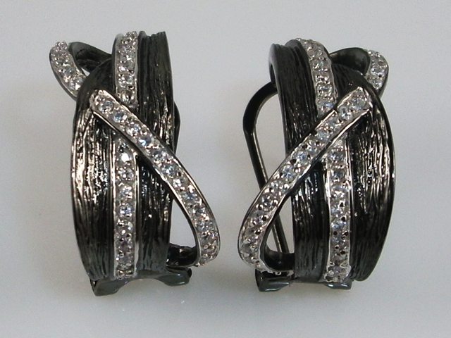 Pendientes Plata negra con Circonitas y cierre Omega