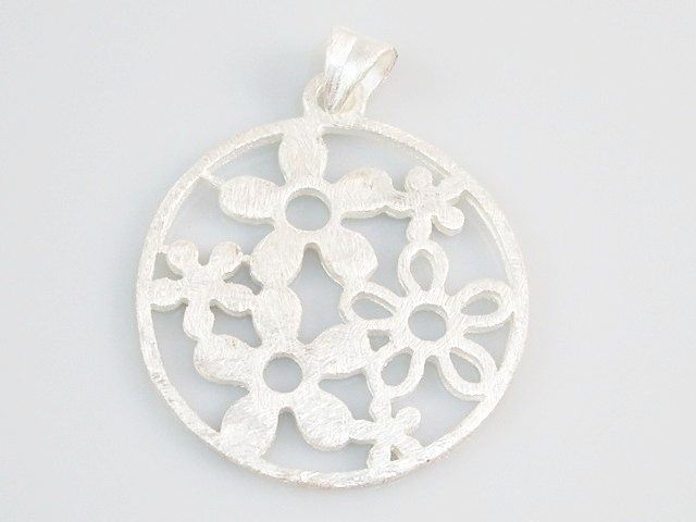 Colgante de Flores caladas de Plata de ley
