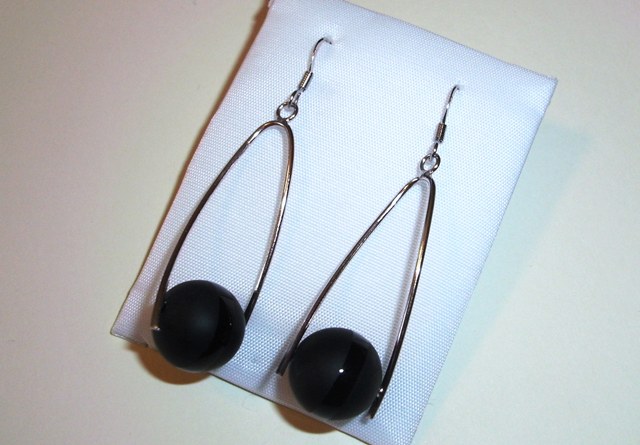 Pendientes Plata de Ley rodiada con bola de Onix