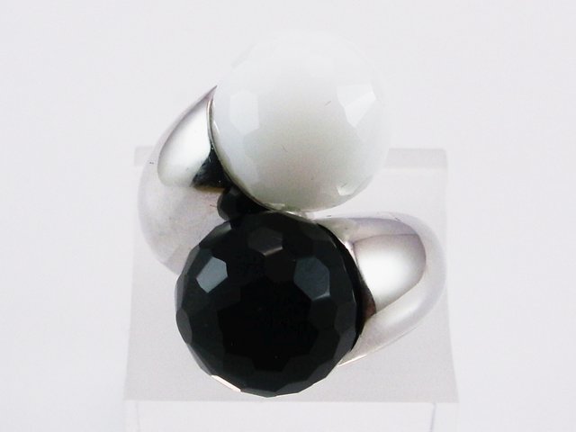 Anillo de Plata rodiada con Bolas Blanca y Negra