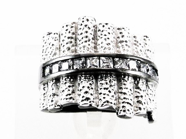 Anillo de Plata y Rutenio con Circonitas Blancas