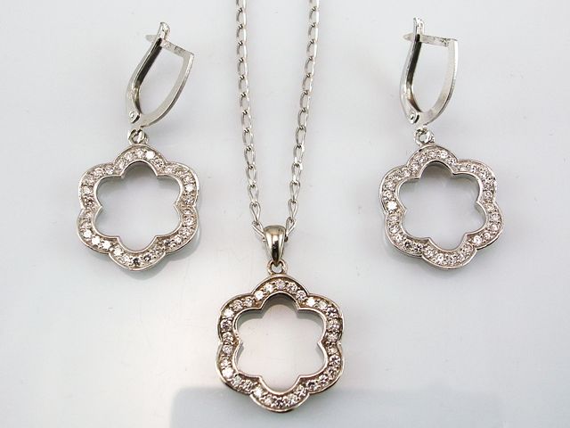 Juego de Pendientes y Gargantilla flores de Plata y Circonitas