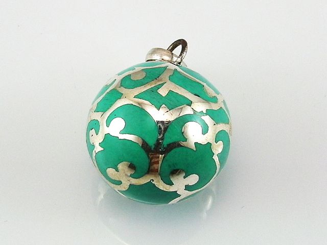 Llamador de angeles de Plata y esmalte verde 18 Mm.