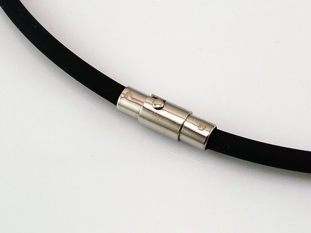 Colgante Acero inox cuadrados y circulos con Caucho negro 1