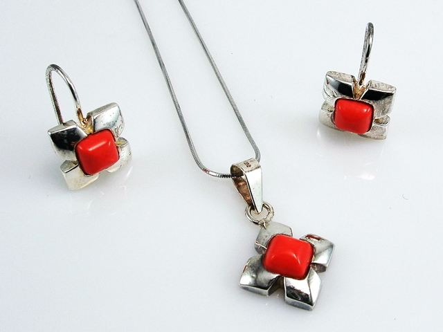 Juego de Pendientes y Colgante flor con cadena