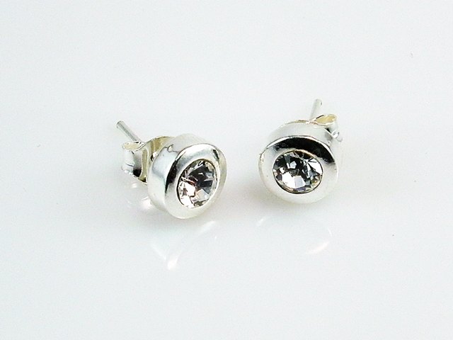 Pendientes Cristales blancos con marco de Plata 7 Mm.