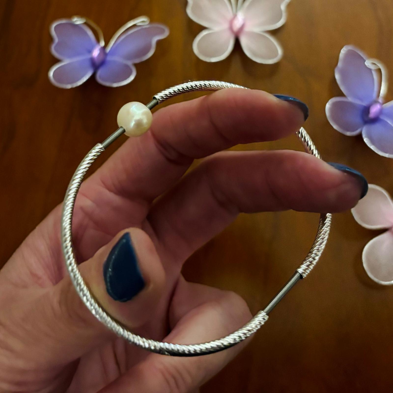 Pulsera elástica tallada de Plata de ley rodiada con Perla 1