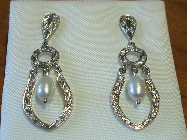 Pendientes de Plata y Perlas figura con Circonitas