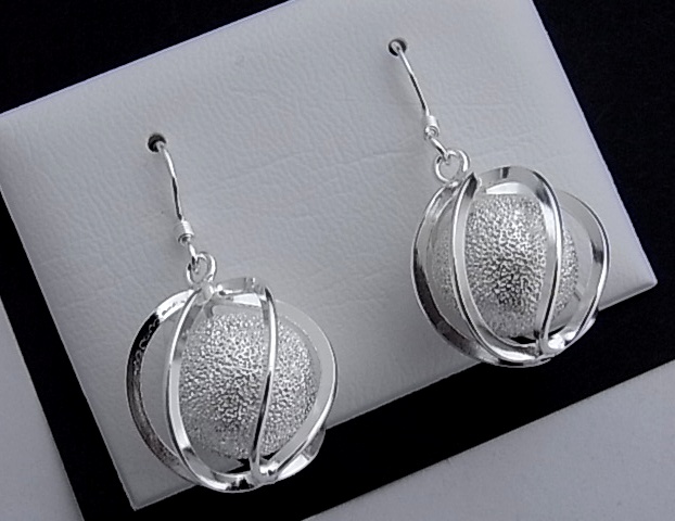 Pendientes de Plata Jaula con Bola