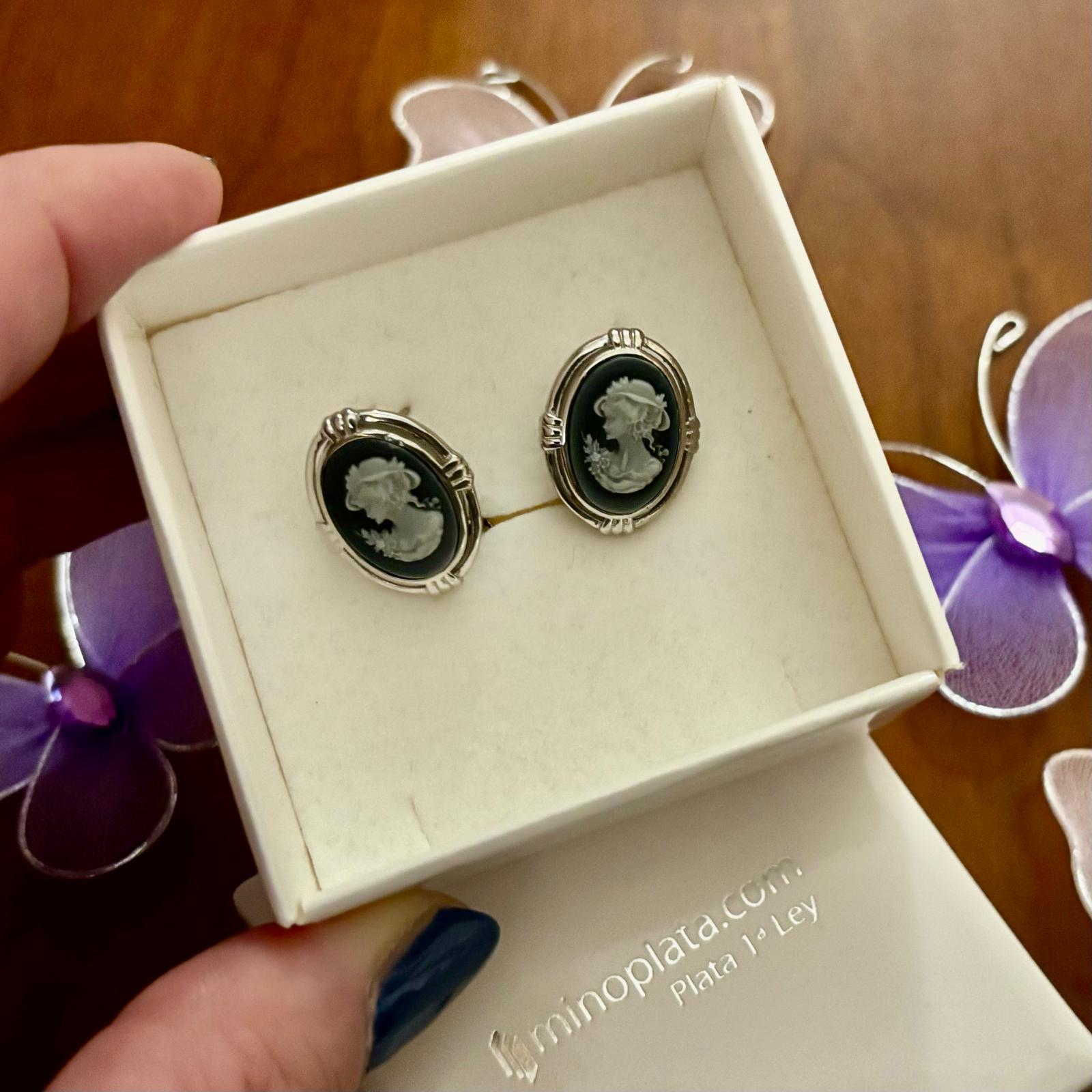 Pendientes camafeo negro en Plata de ley y cierre omega 1
