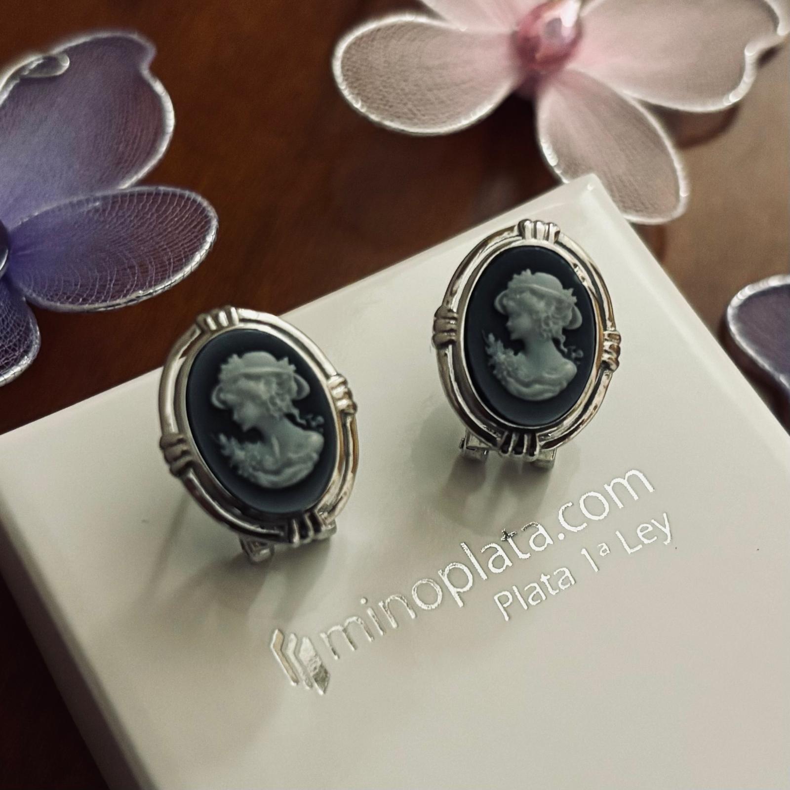 Pendientes camafeo negro en Plata de ley y cierre omega 2