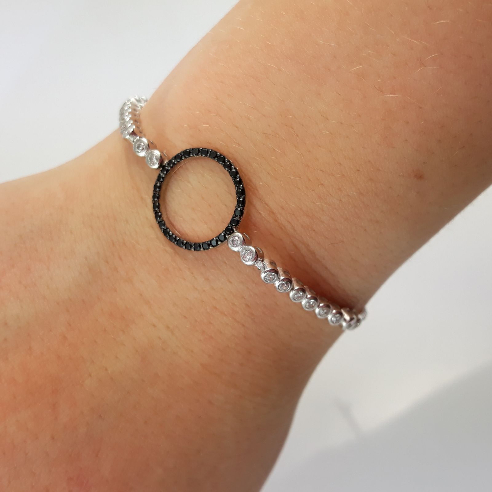 Pulsera Karma de Plata rodiada con Circonitas y ajustable 1