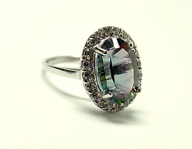 Anillo con Topacio mistico y Circonitas en Plata de ley rodiada