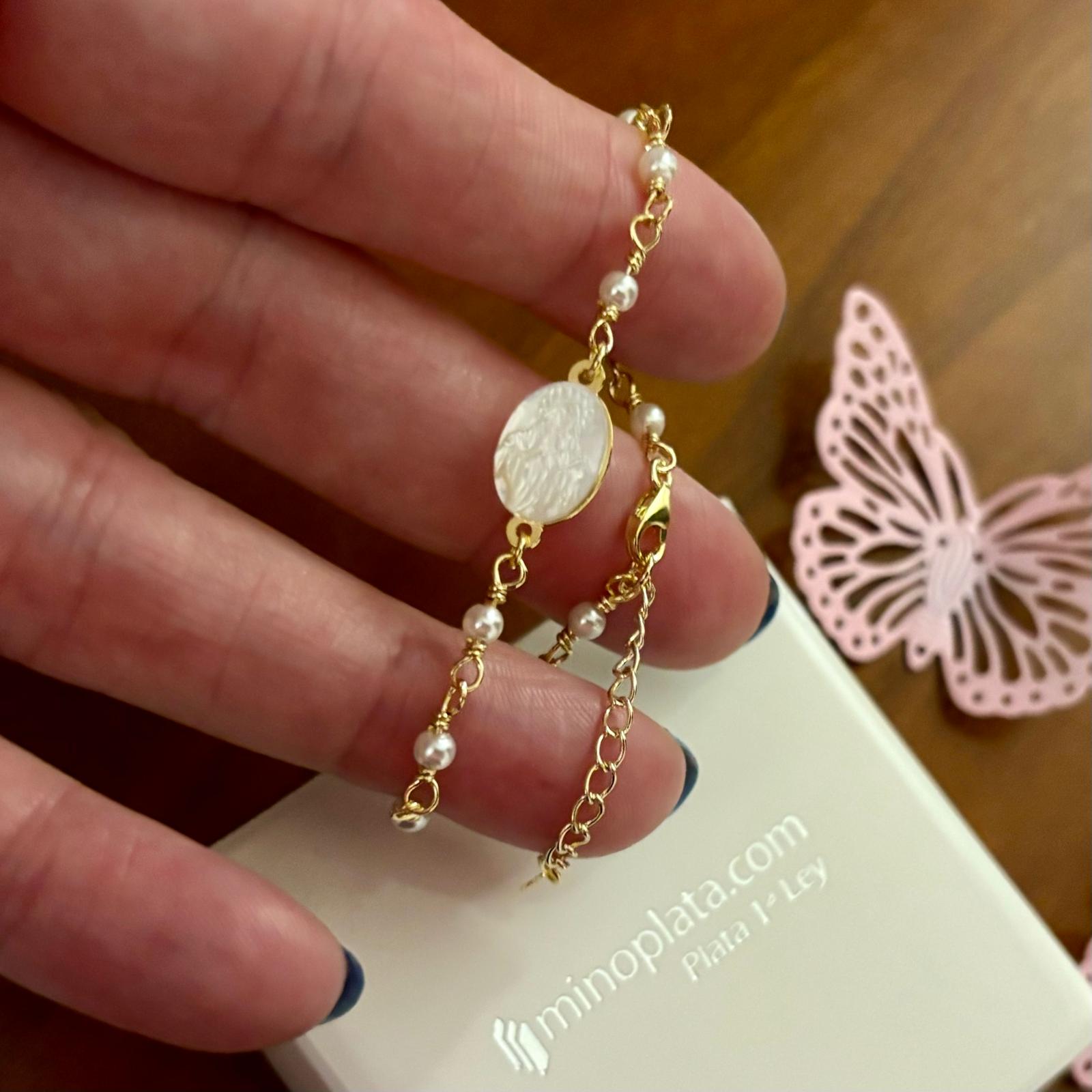 Pulsera Virgen Milagrosa de Nácar con Perlitas cultivadas en Plata dorada