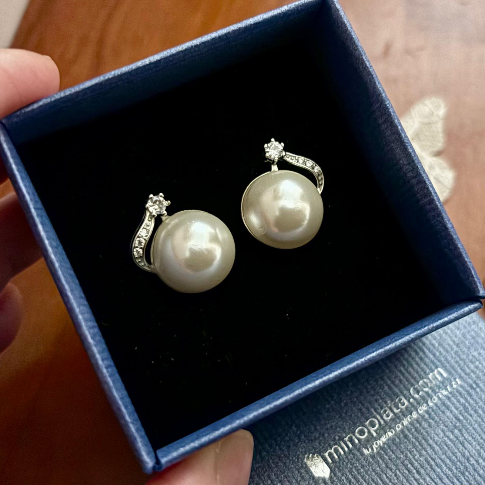 Pendientes Perlas cultivadas 14mm y Circonitas en Plata de ley rodiada con cierre omega 2