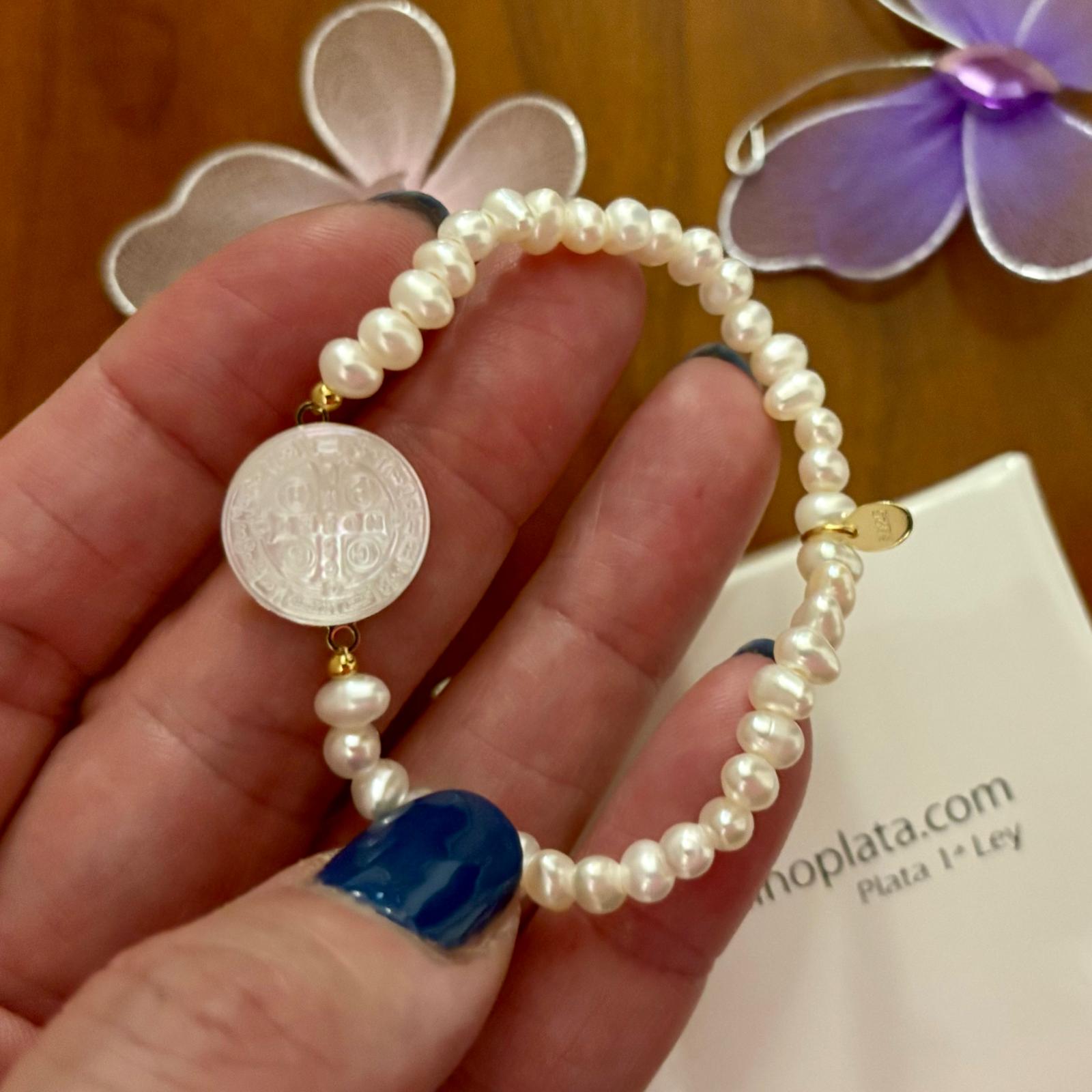 Pulsera de San Benito con Perlas Cultivadas y Plata de ley dorada 2