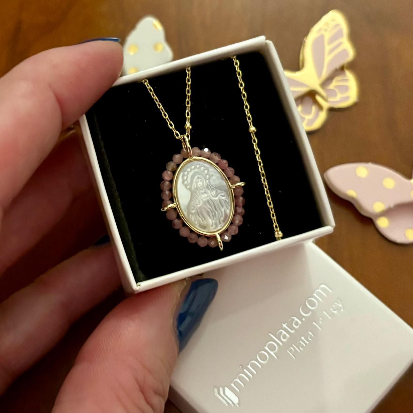 Gargantilla Virgen Milagrosa de Nácar y Plata dorada con cadena bolitas 3