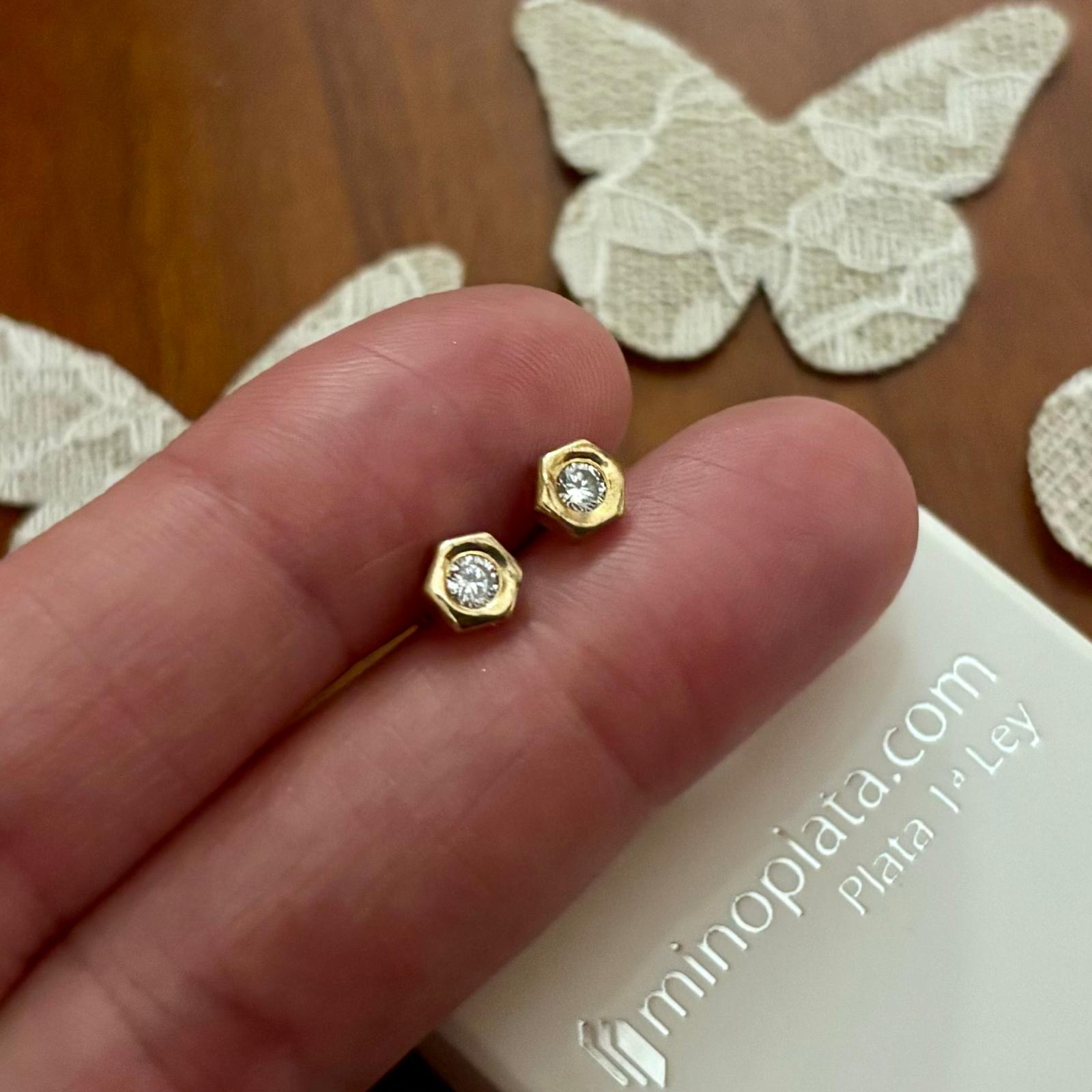 Pendientes hexagonales de Plata de ley chapada en Oro con Circonita 6mm 3