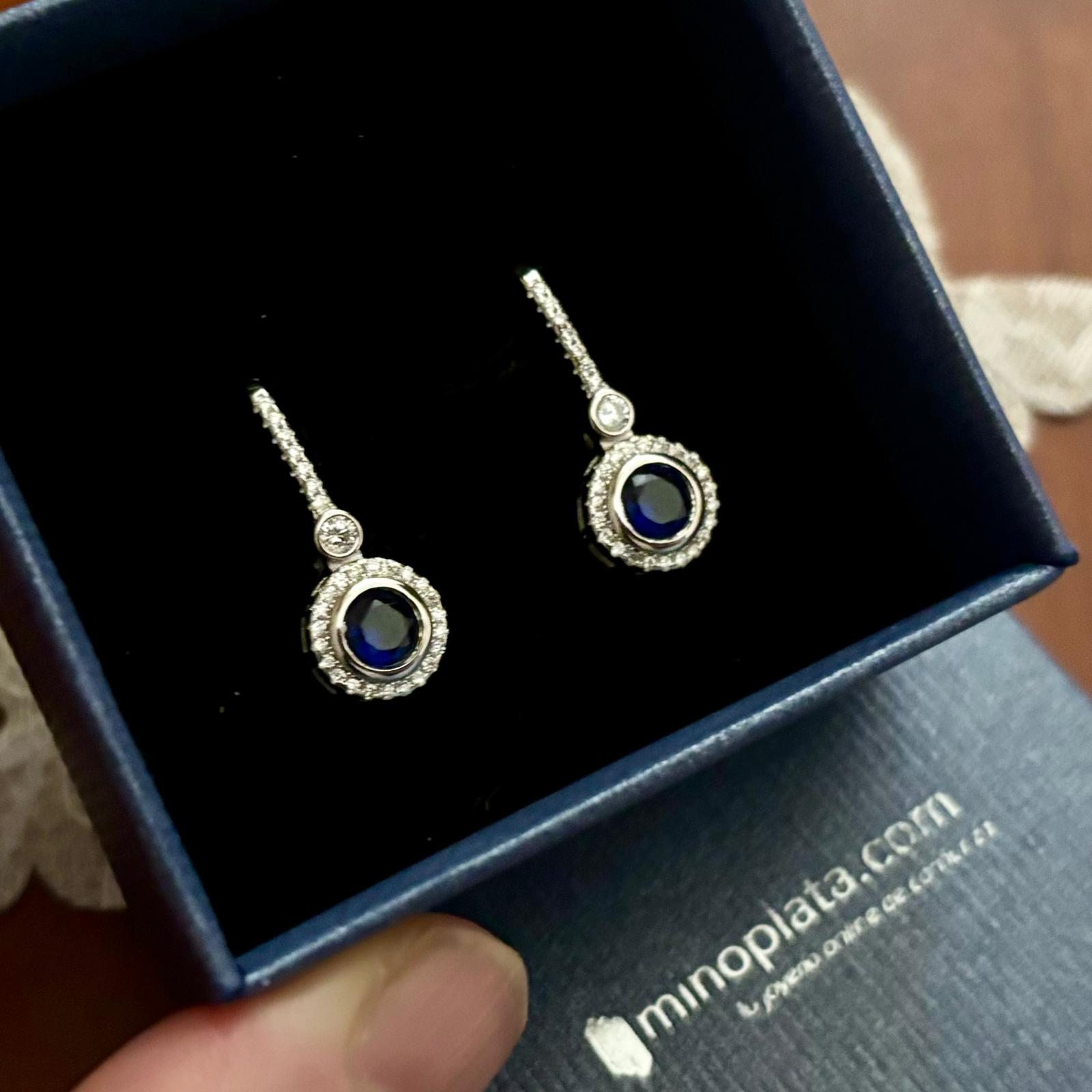 Pendientes largos de Plata rodiada con Circontias blancas y azul 3
