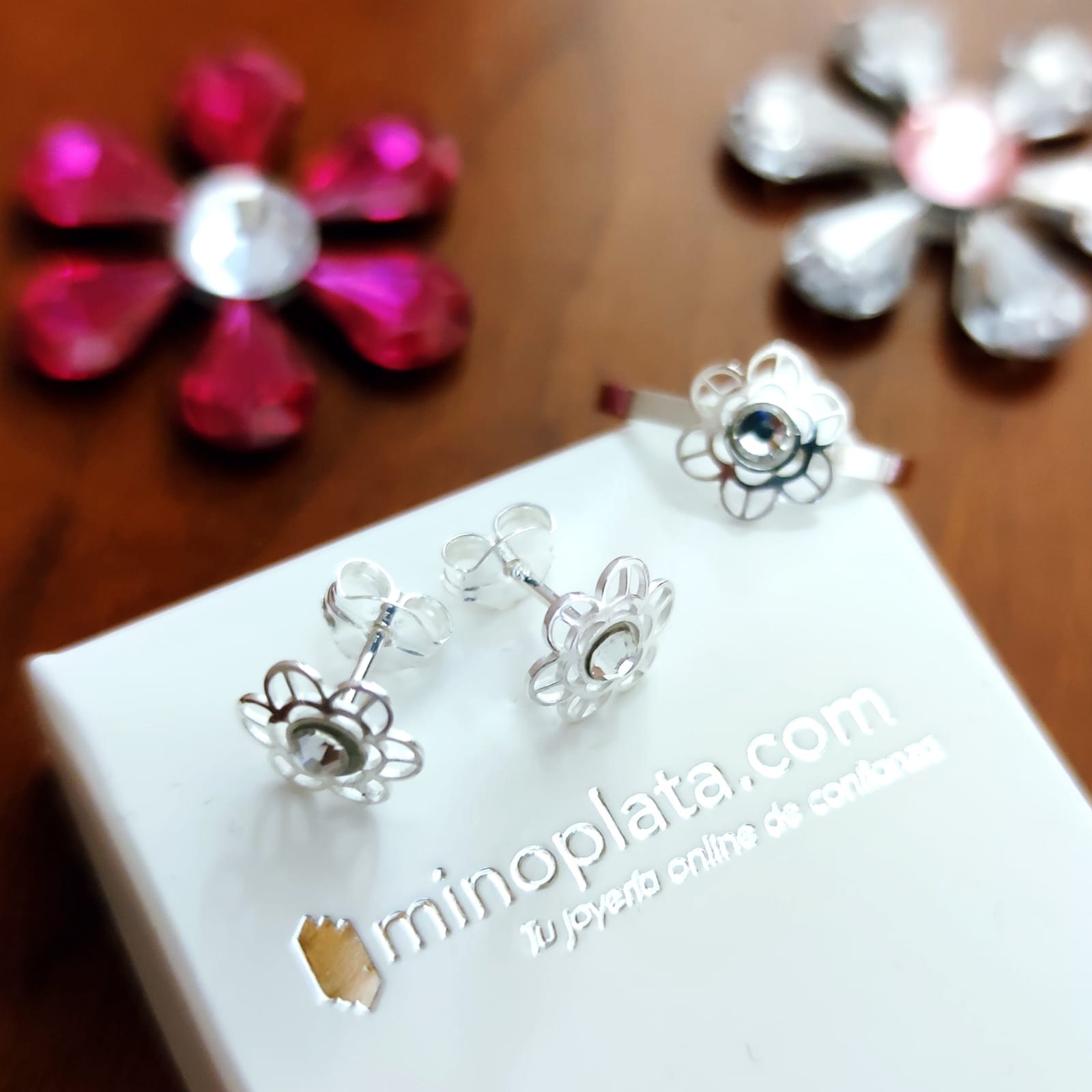 Aderezo flor de Plata de ley y Circonita para niña 5