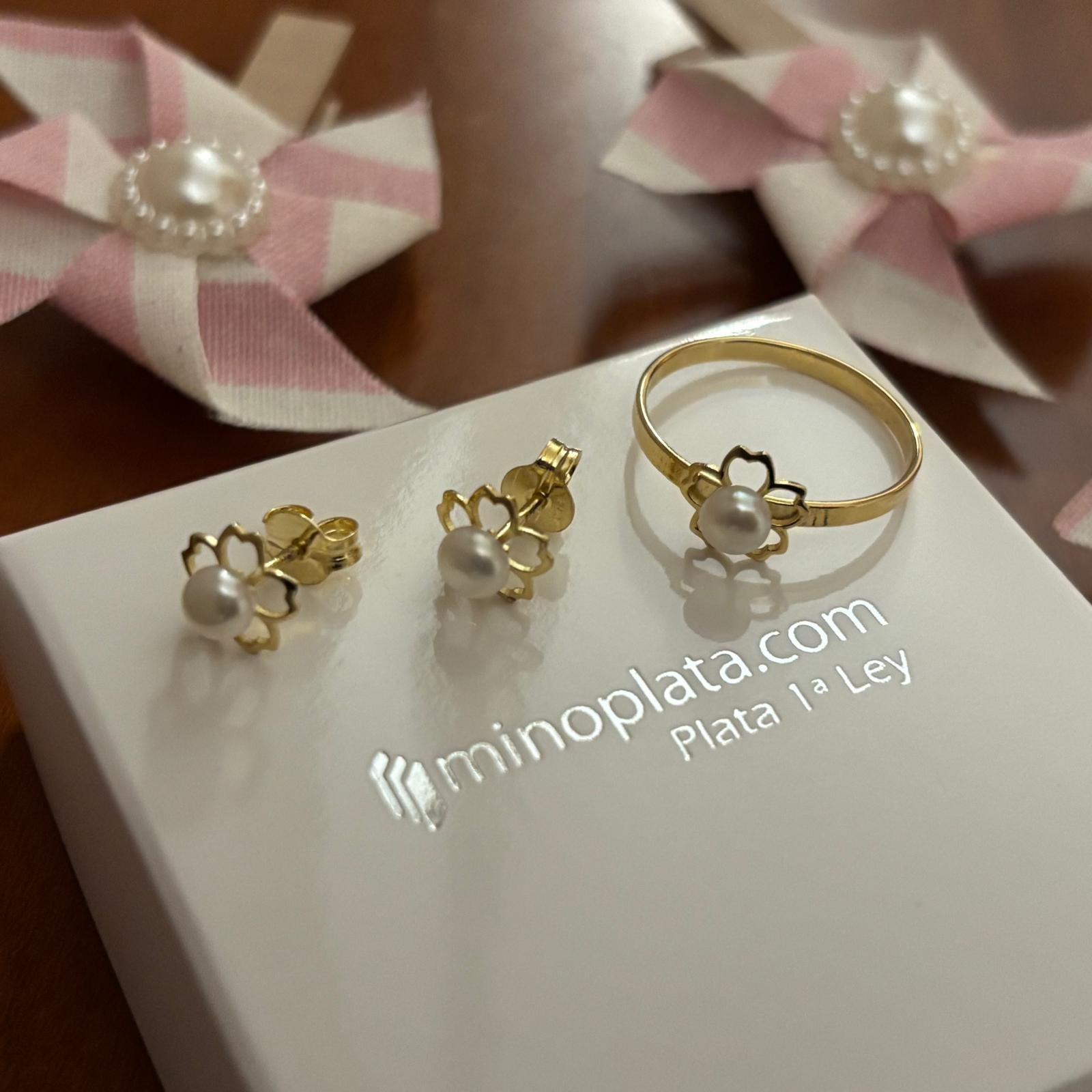 Conjunto Pendientes y Anillo Primera Comunión flor de Plata dorada y Perlas cultivadas 1
