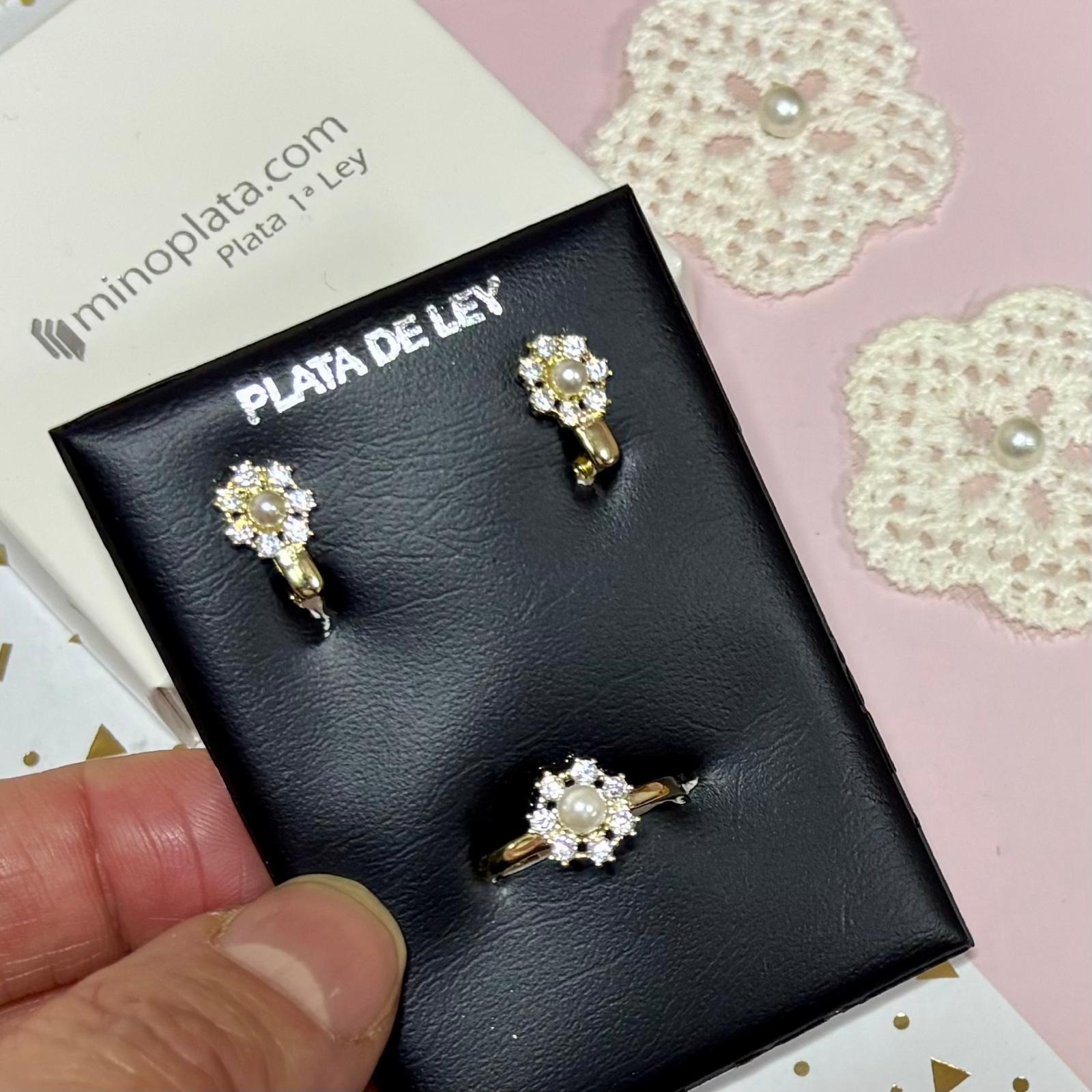 Conjunto Pendientes y Sortija ajustable flor de Plata dorada con Circonitas y Perlas cultivadas