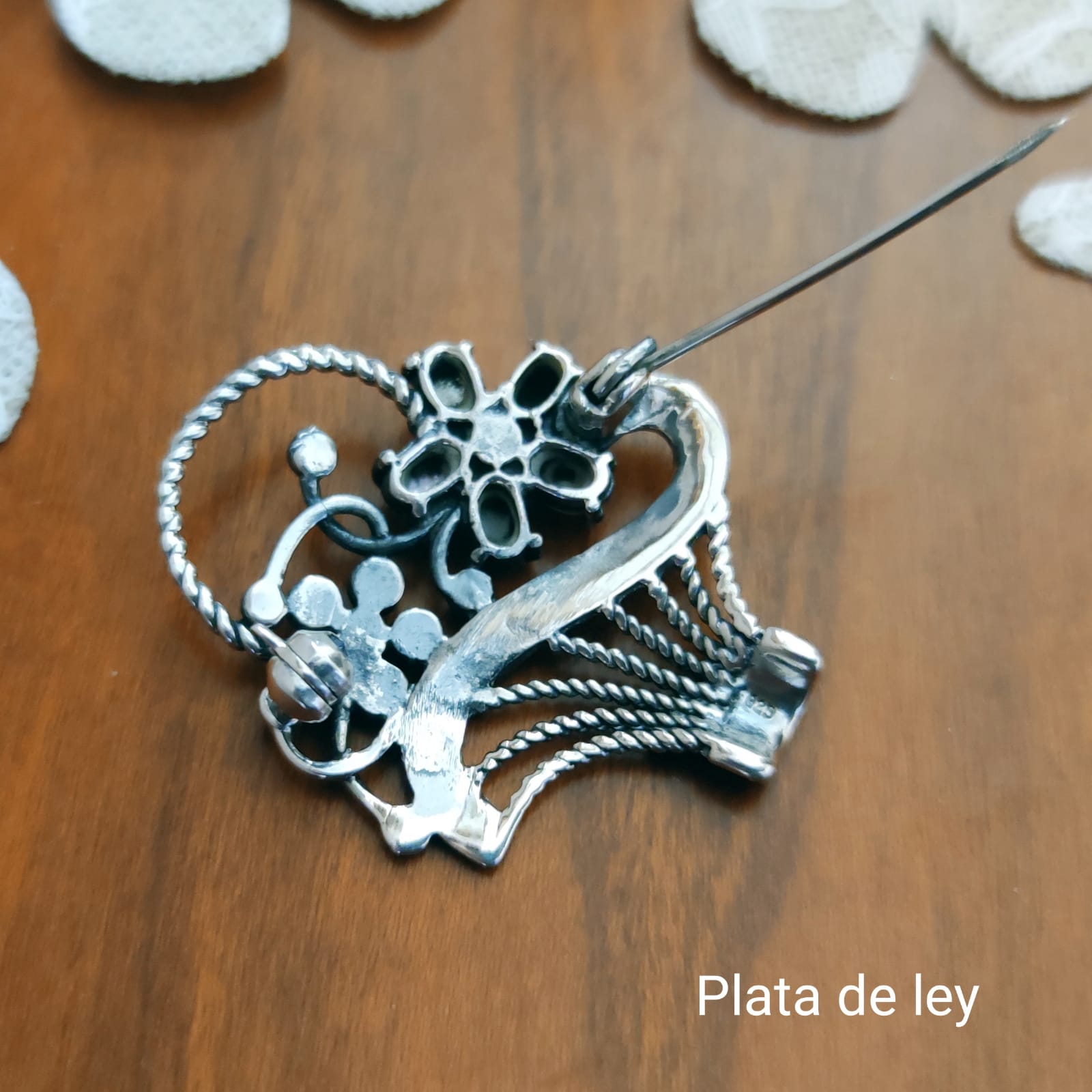 Broche cesta de flores en Plata vieja con Nácar y Marcasitas 3
