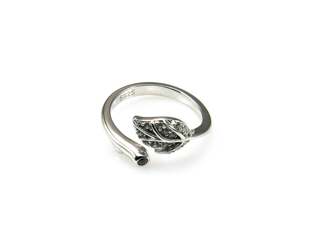 Anillo abierto de Plata rodiada hoja con Circonitas