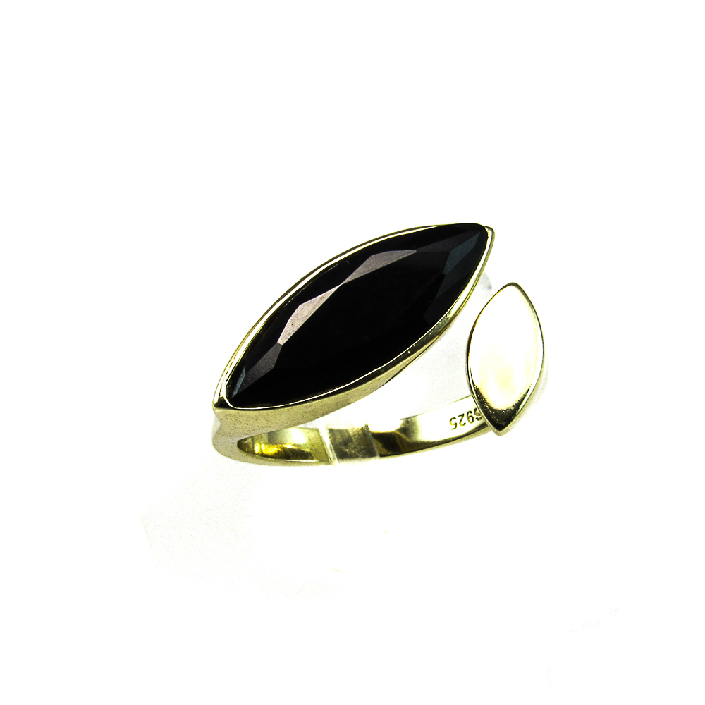 Anillo abierto de Plata dorada para mujer con piedra negra 2