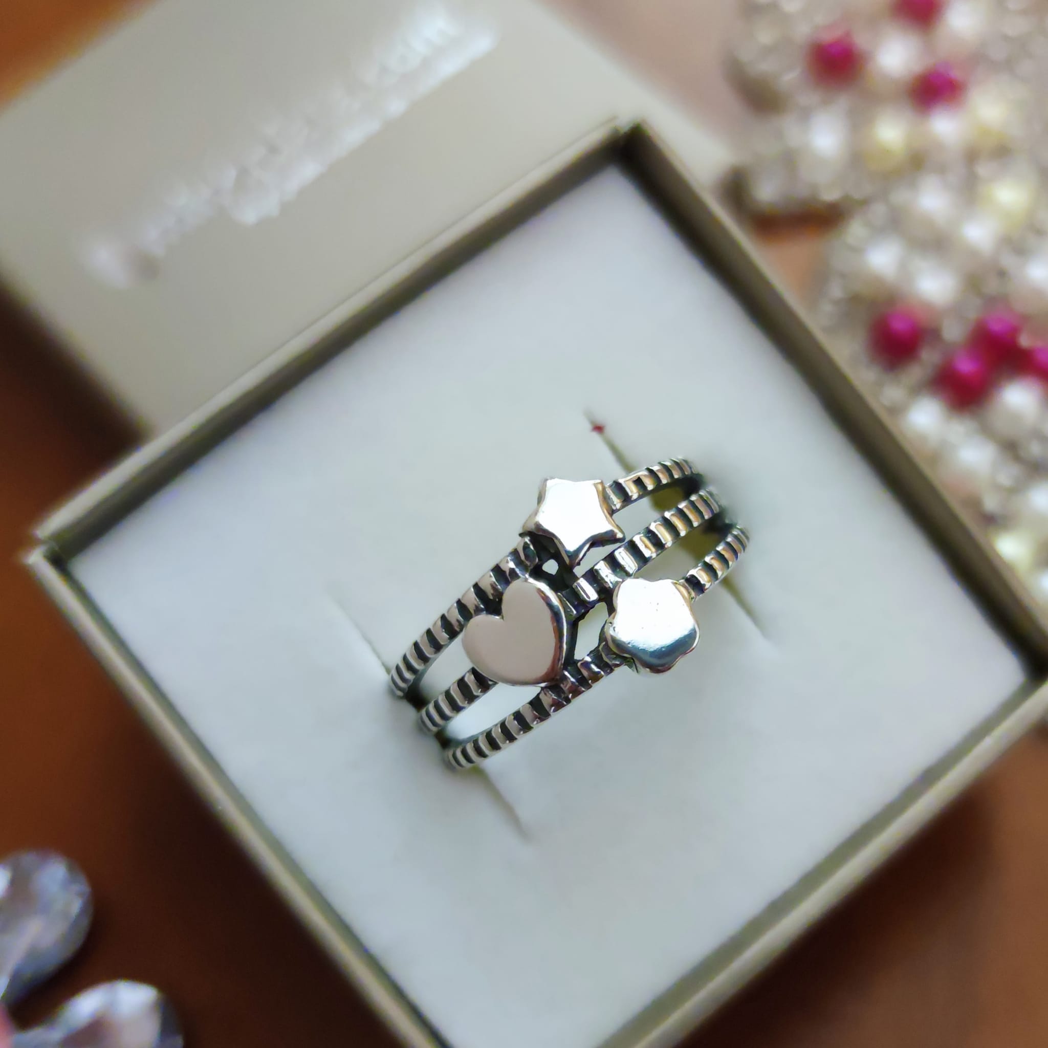 Anillo líneas flor, corazón y estrella de Plata envejecida 3