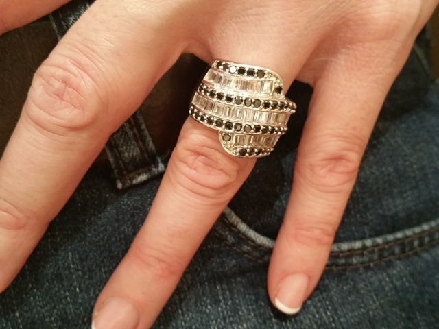 Anillo de Plata con Circonitas Blancas y Negras 1