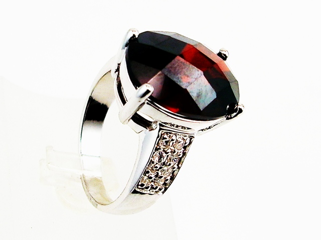 Anillo de Plata rodiada con Circonitas roja y blancas
