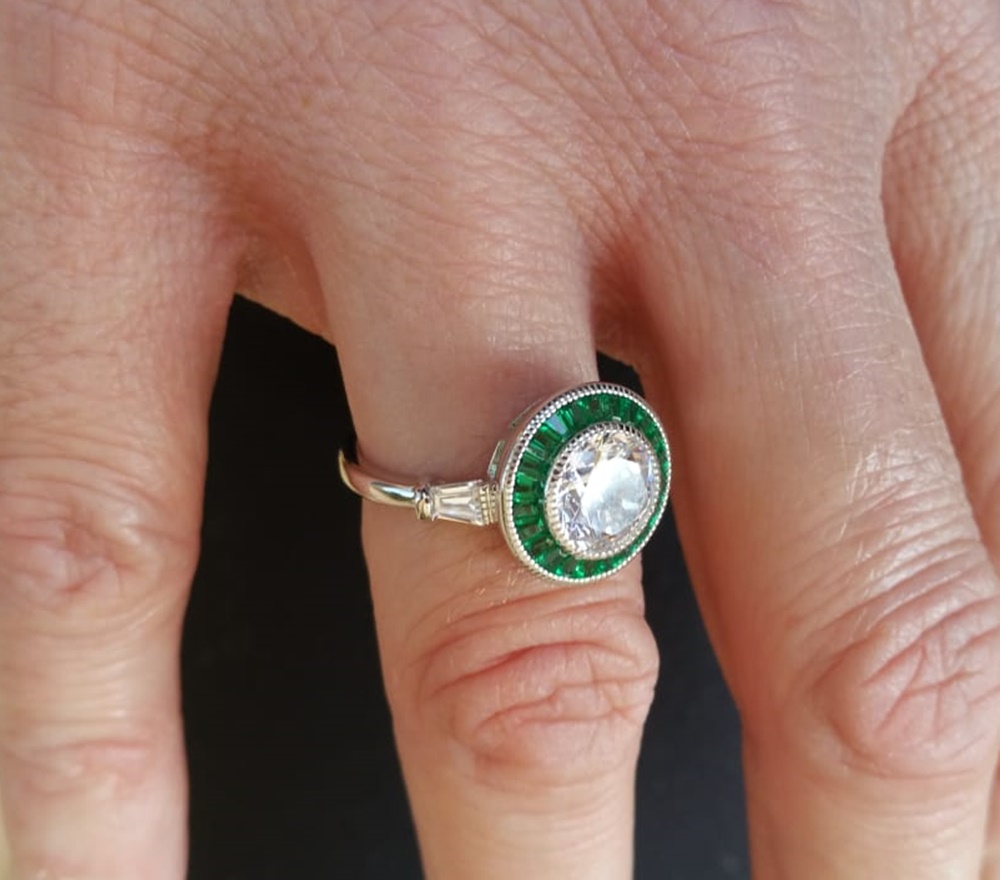 Anillo mujer de Plata rodiada con Circonitas blancas y verdes 3