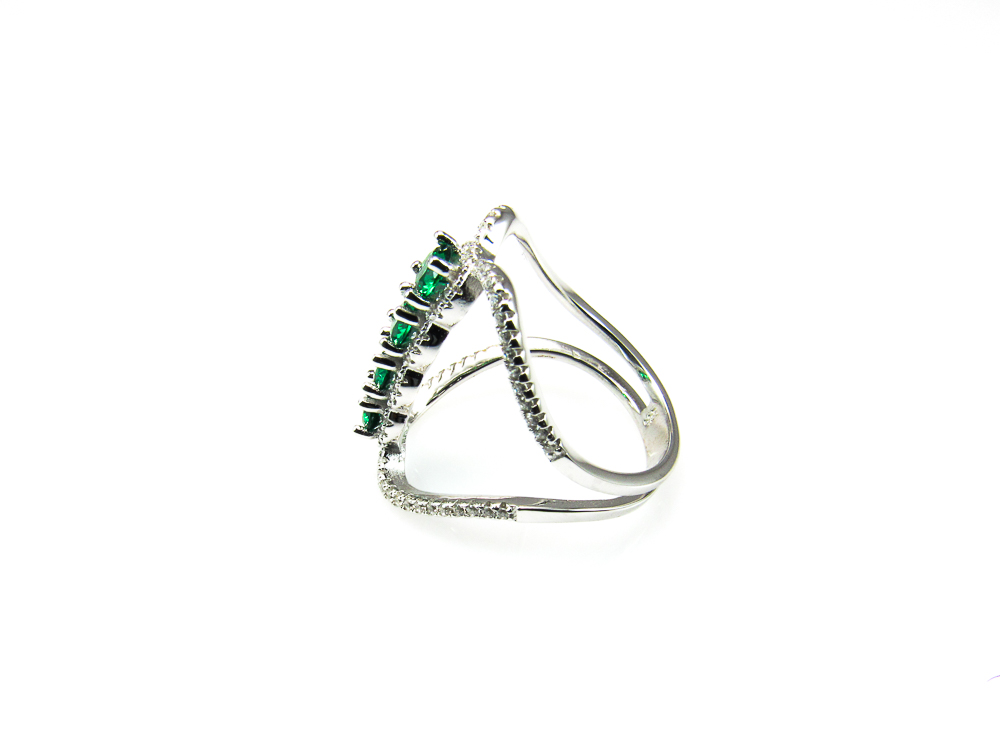 Anillo mujer en Plata rodiada con Circonitas verdes y blancas 2